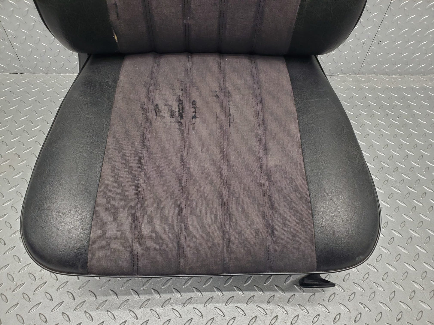 27851 Mercedes-Benz W123 280E Front Right Driver Seat