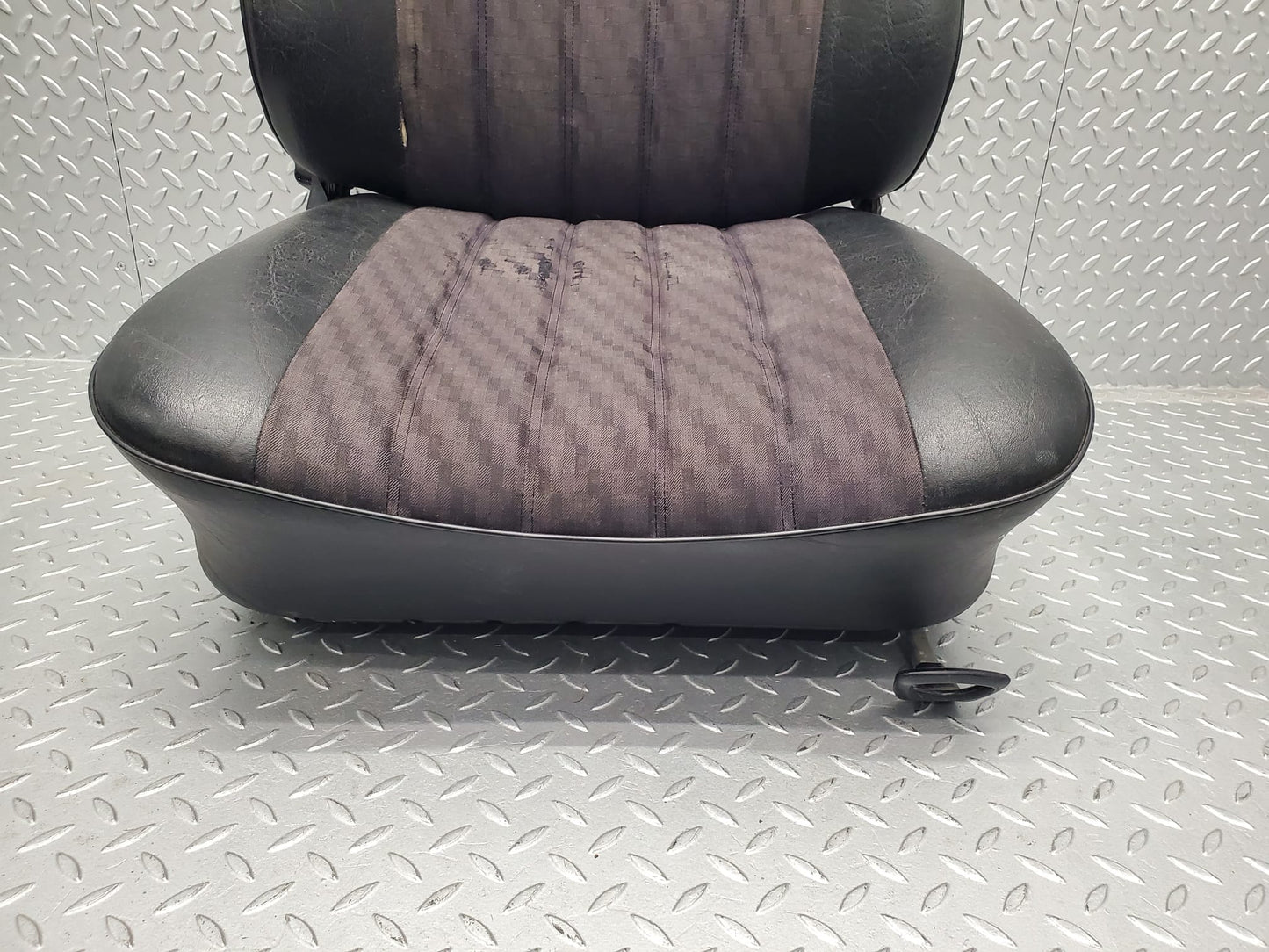 27851 Mercedes-Benz W123 280E Front Right Driver Seat