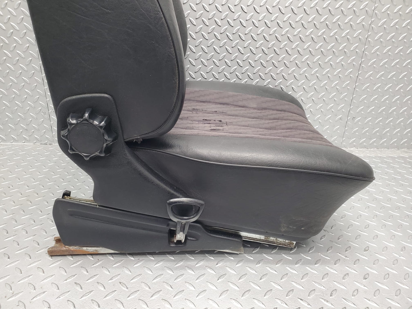 27851 Mercedes-Benz W123 280E Front Right Driver Seat