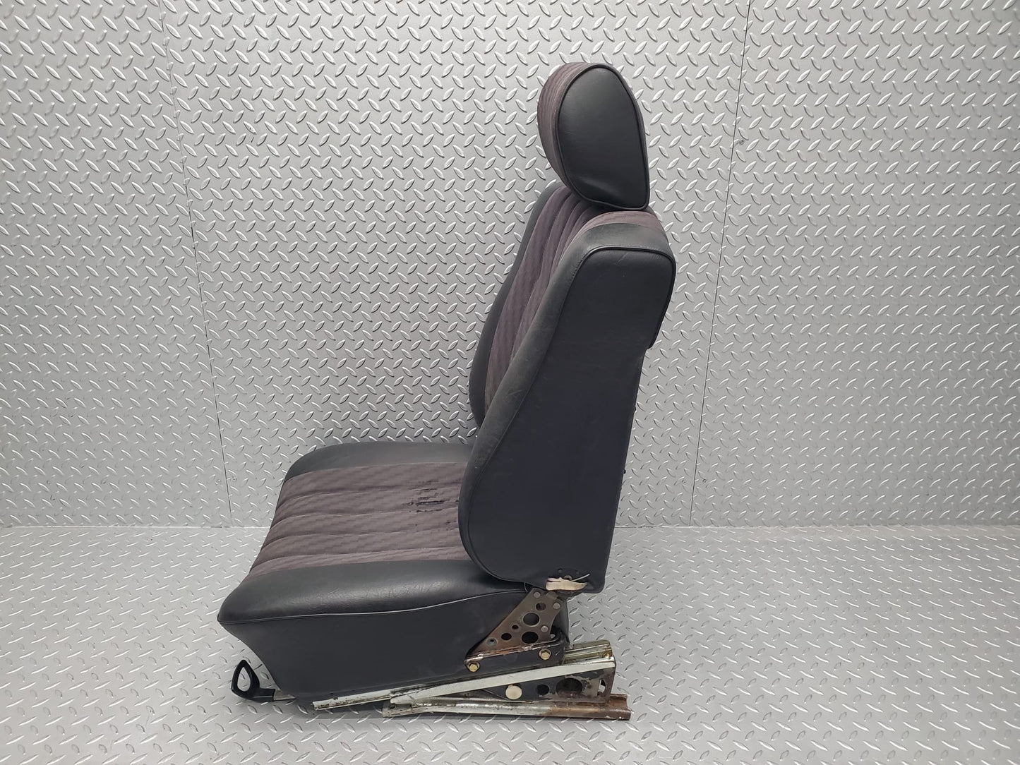 27851 Mercedes-Benz W123 280E Front Right Driver Seat